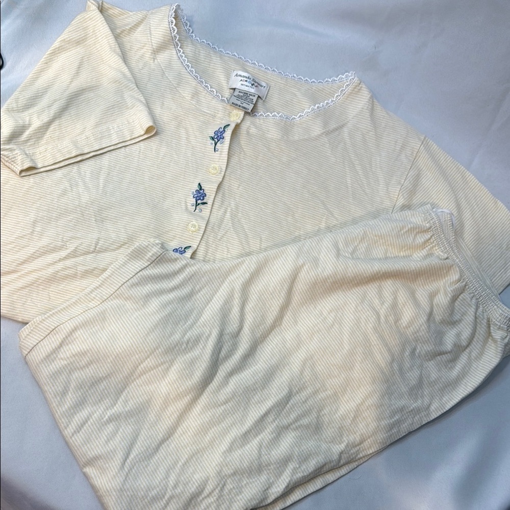 Amanda Stewart 2piece Pajama Set with Floral Accents, Size Medium, Preowned